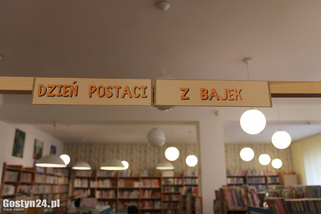 Dzień postaci z bajek w gostyńskiej bibliotece