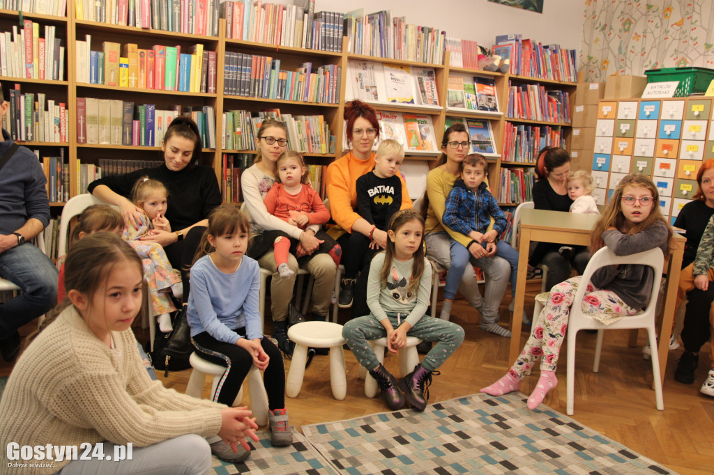 Dzień postaci z bajek w gostyńskiej bibliotece