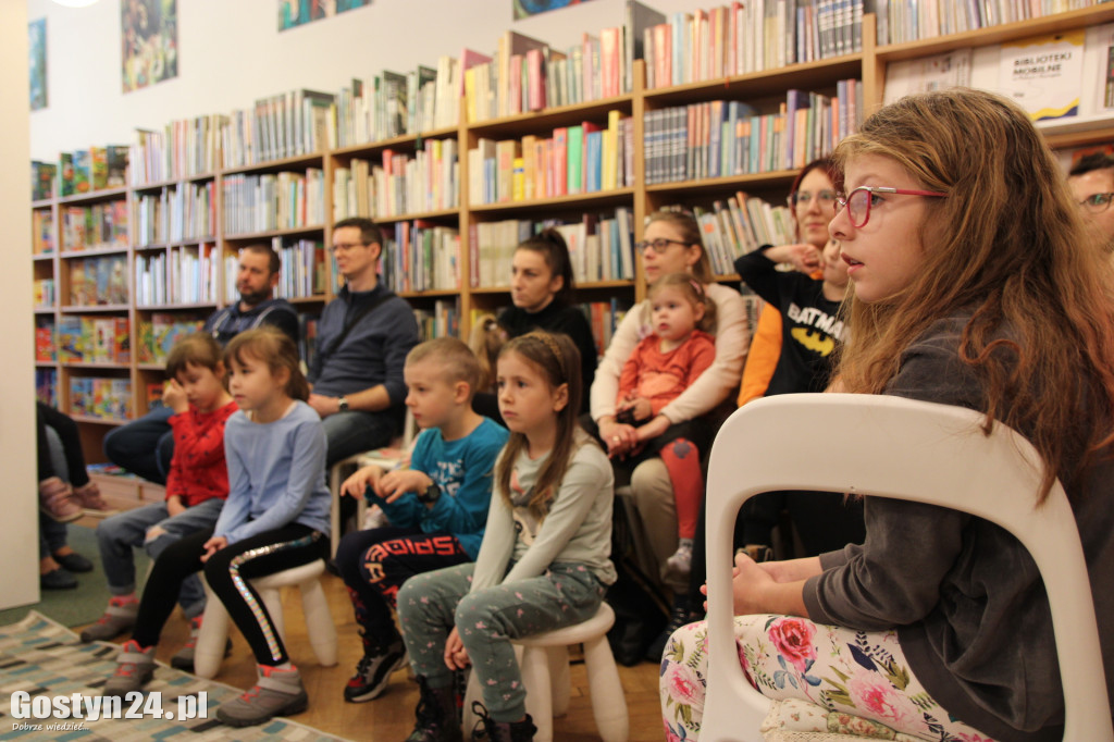 Dzień postaci z bajek w gostyńskiej bibliotece