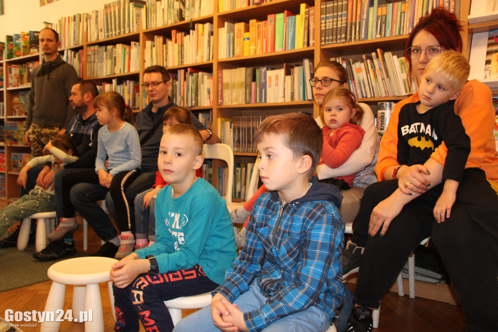 Dzień postaci z bajek w gostyńskiej bibliotece