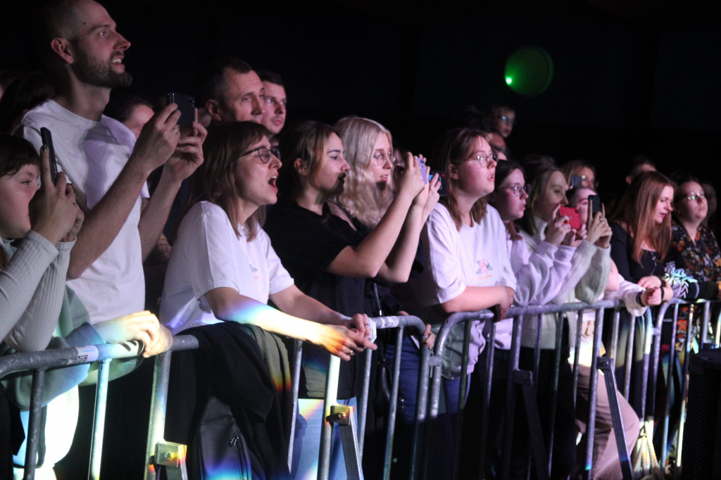 Koncert zespołu Kwiat Jabłoni w gostyńskim Hutniku