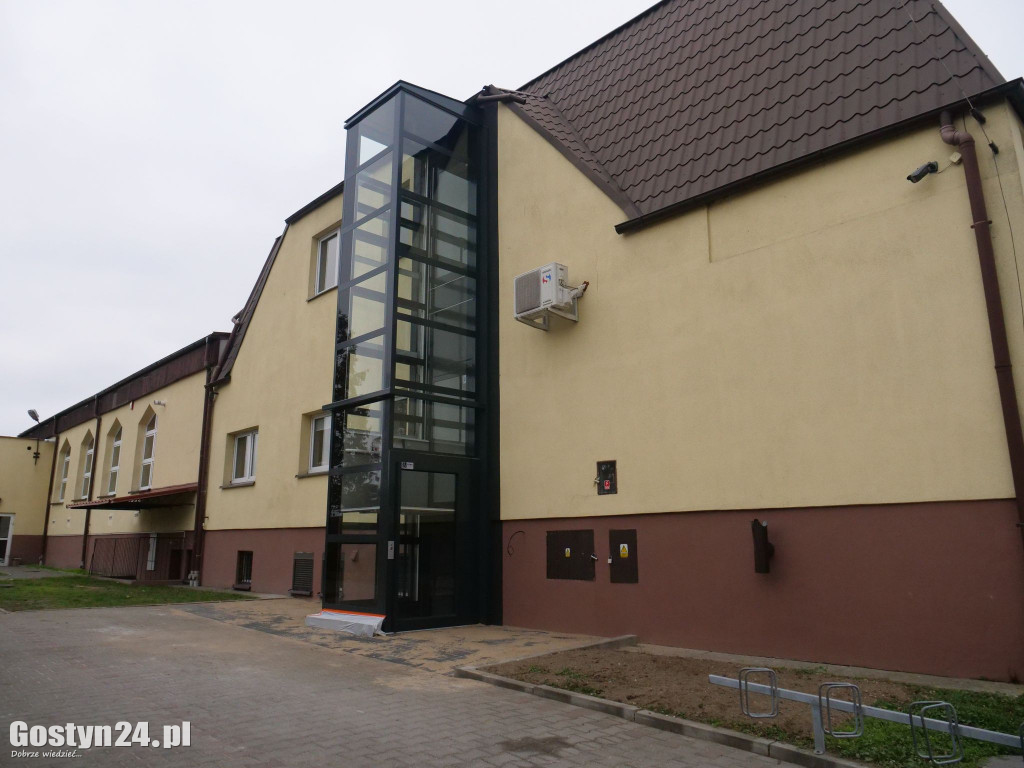 Winda przy ośrodku kultury w Pępowie