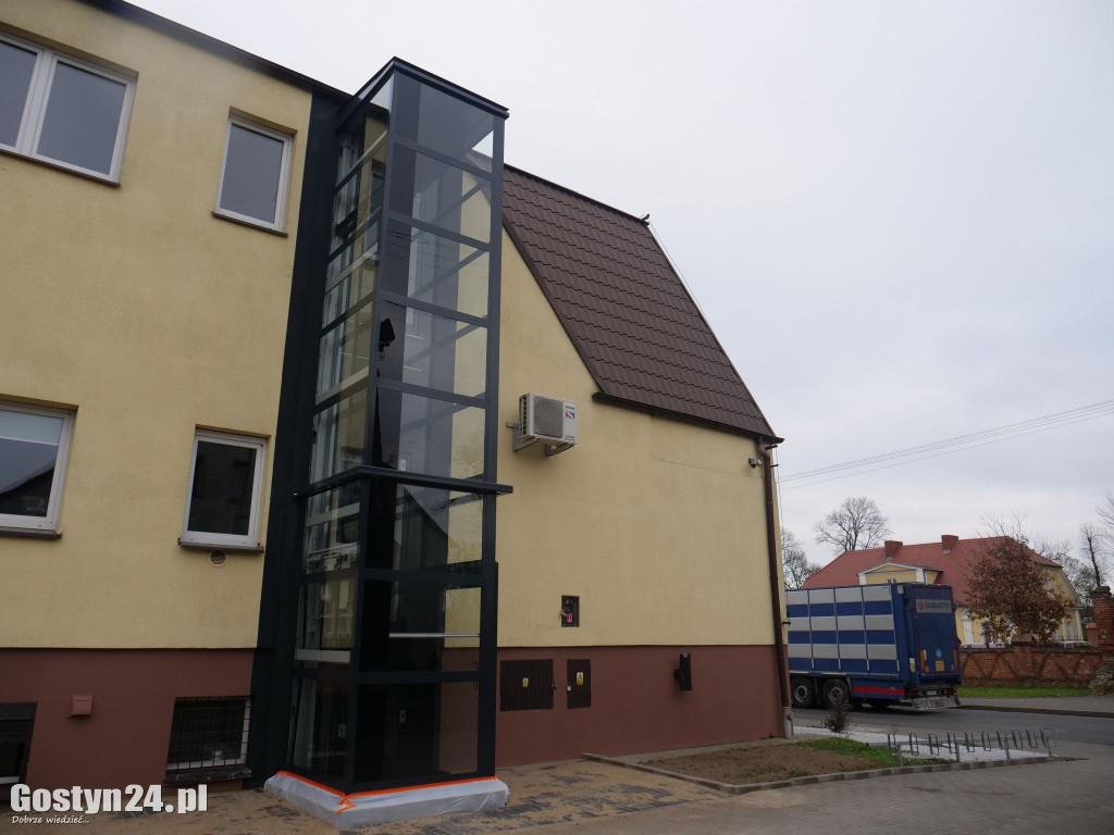 Winda przy ośrodku kultury w Pępowie