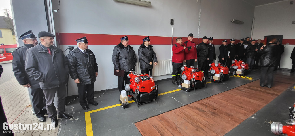 Przekazanie motopomp dla OSP w Pępowie