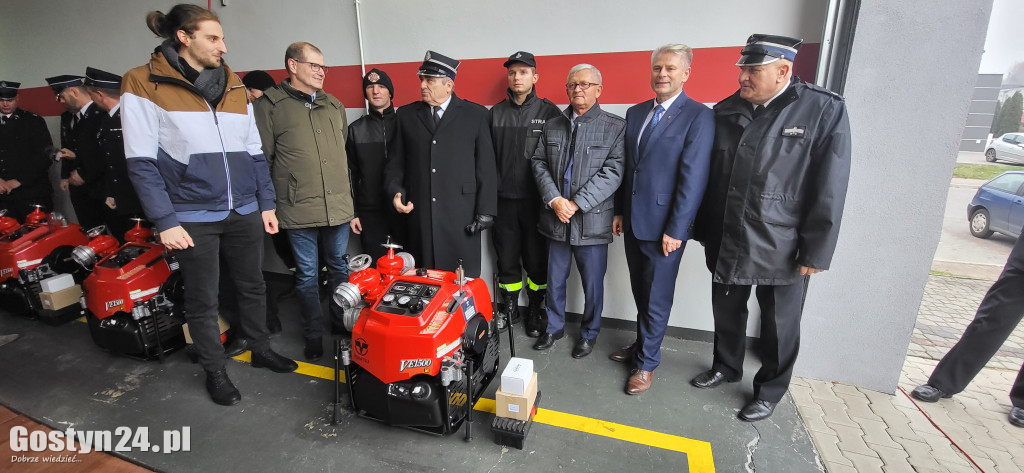 Przekazanie motopomp dla OSP w Pępowie