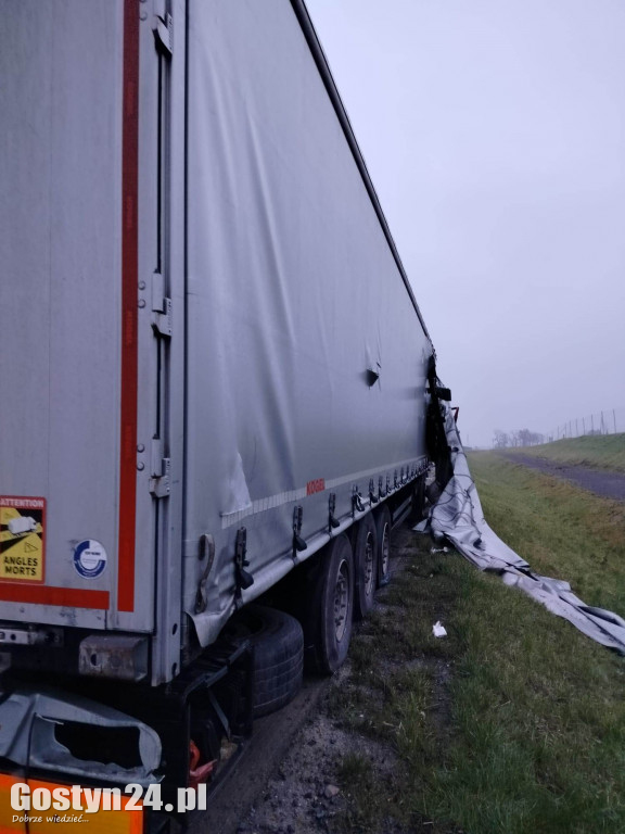 Zderzenie dwóch ciężarówek na S5