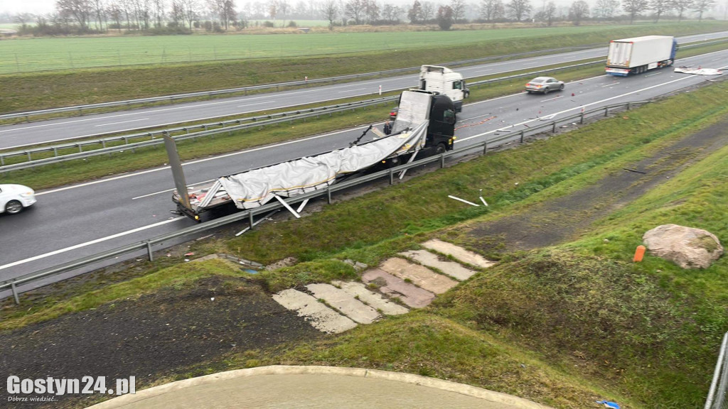Zderzenie dwóch ciężarówek na S5