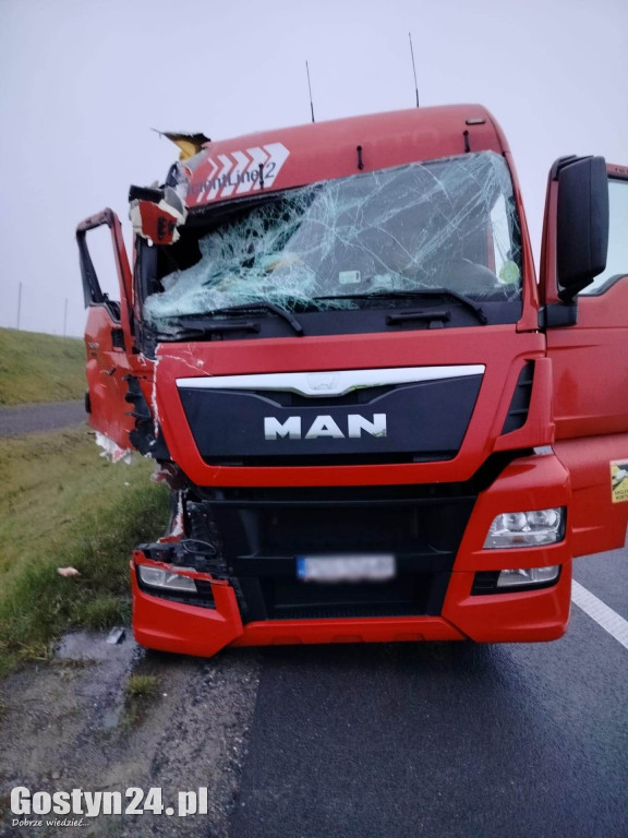 Zderzenie dwóch ciężarówek na S5