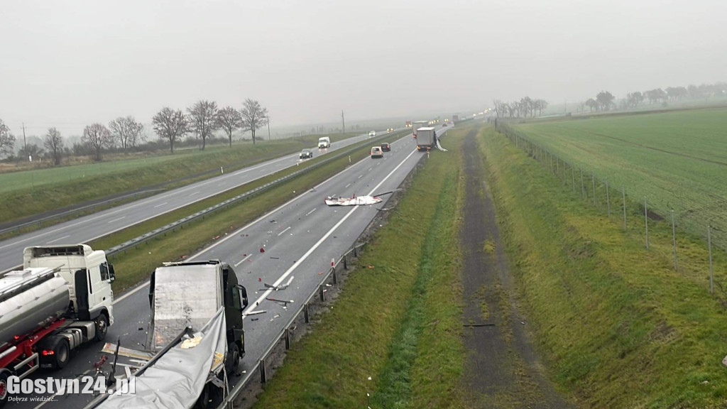Zderzenie dwóch ciężarówek na S5