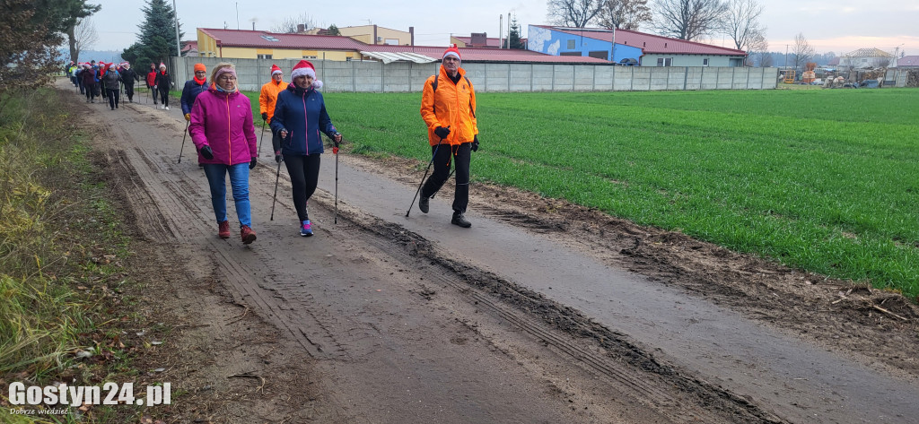 Piąty Mikołajkowy Marsz Nordic Walking w Dzięczynie