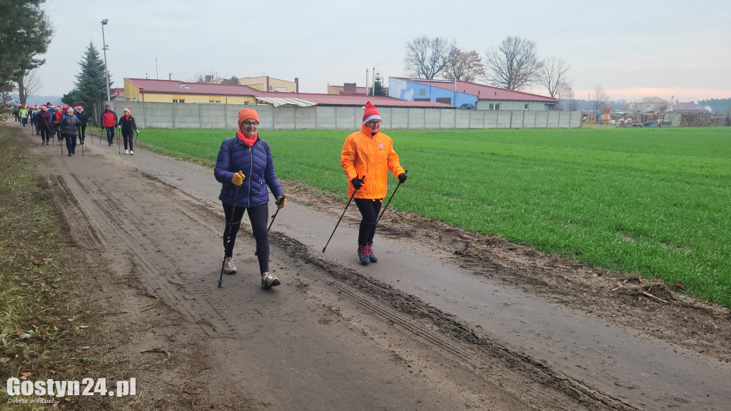 Piąty Mikołajkowy Marsz Nordic Walking w Dzięczynie