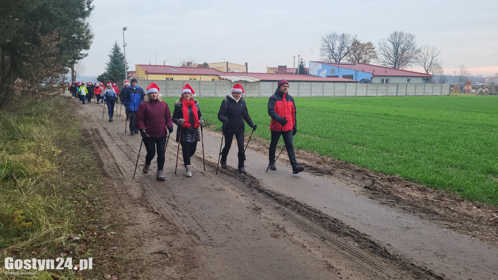 Piąty Mikołajkowy Marsz Nordic Walking w Dzięczynie