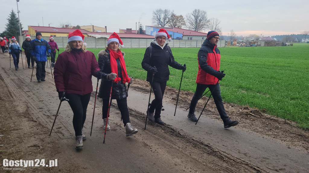 Piąty Mikołajkowy Marsz Nordic Walking w Dzięczynie