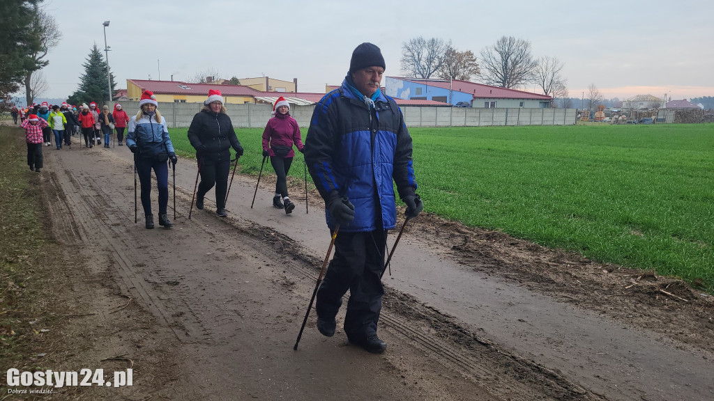 Piąty Mikołajkowy Marsz Nordic Walking w Dzięczynie
