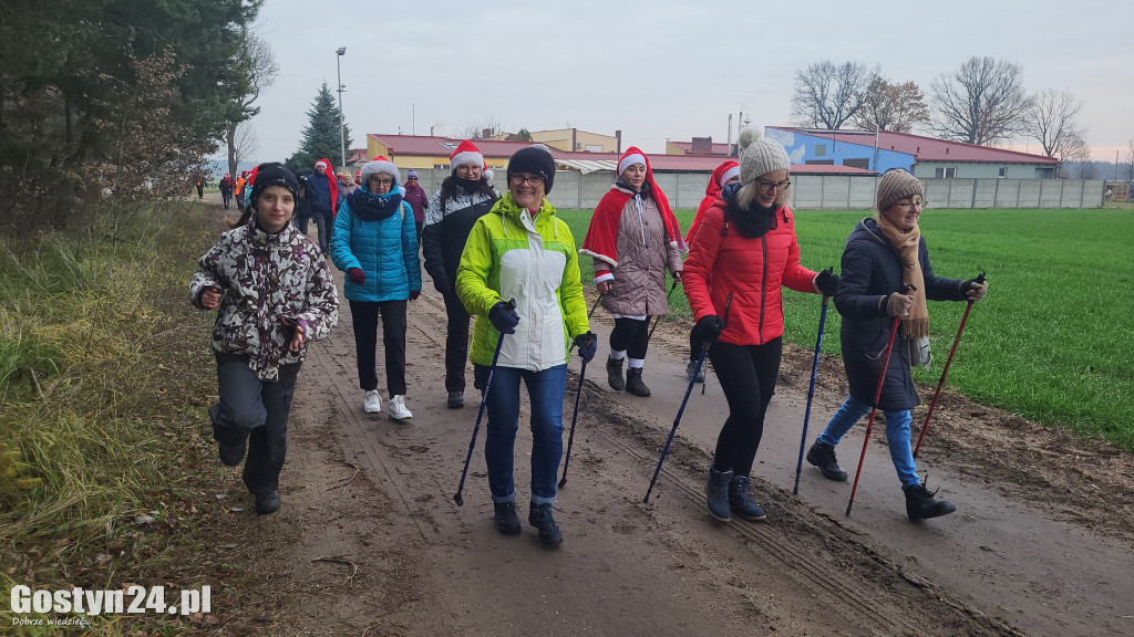 Piąty Mikołajkowy Marsz Nordic Walking w Dzięczynie
