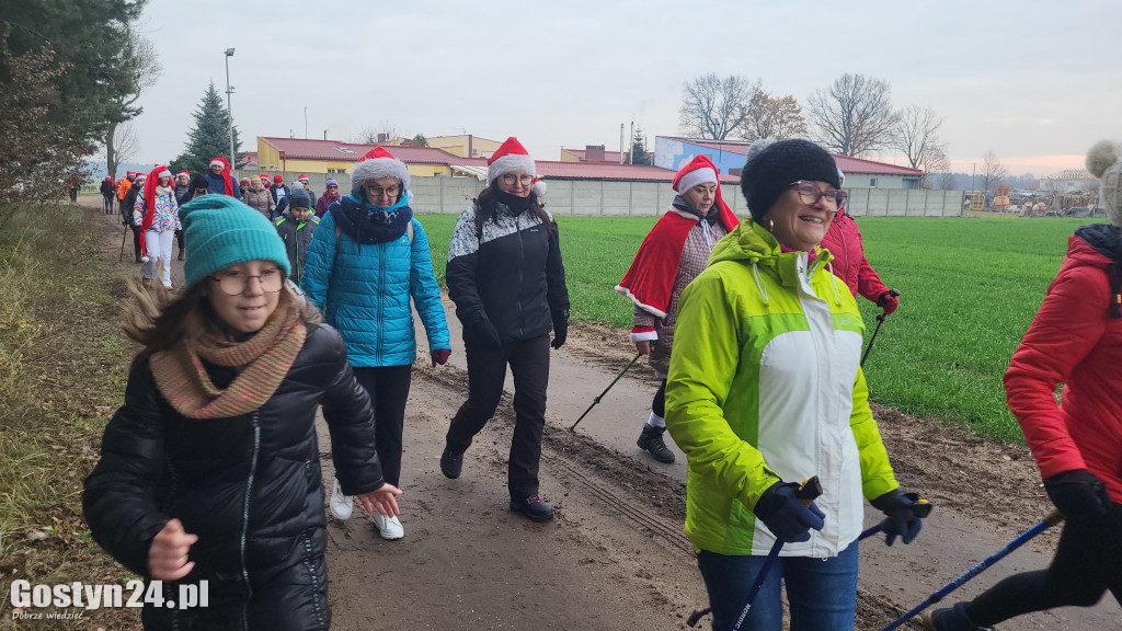 Piąty Mikołajkowy Marsz Nordic Walking w Dzięczynie