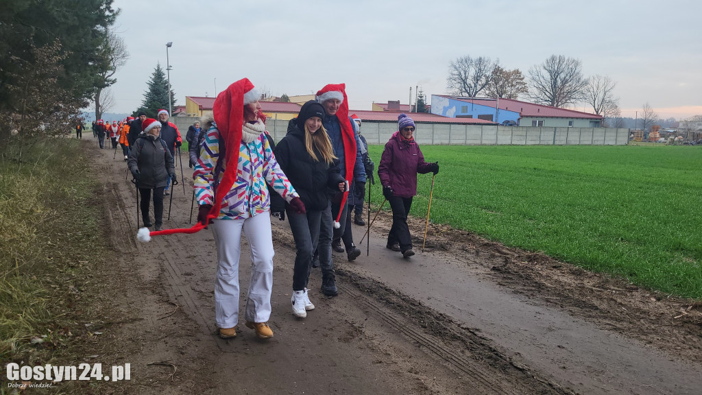 Piąty Mikołajkowy Marsz Nordic Walking w Dzięczynie