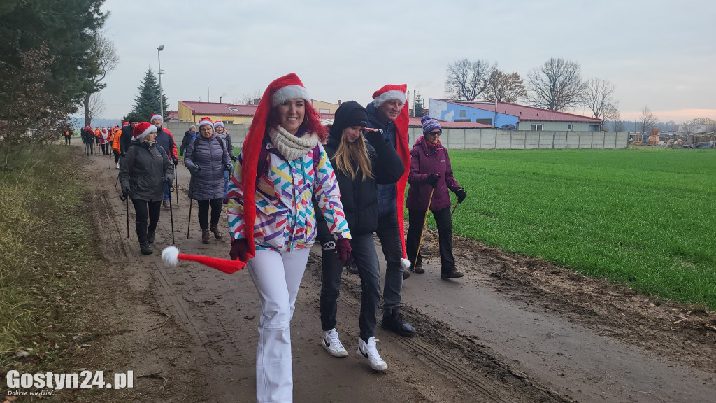 Piąty Mikołajkowy Marsz Nordic Walking w Dzięczynie