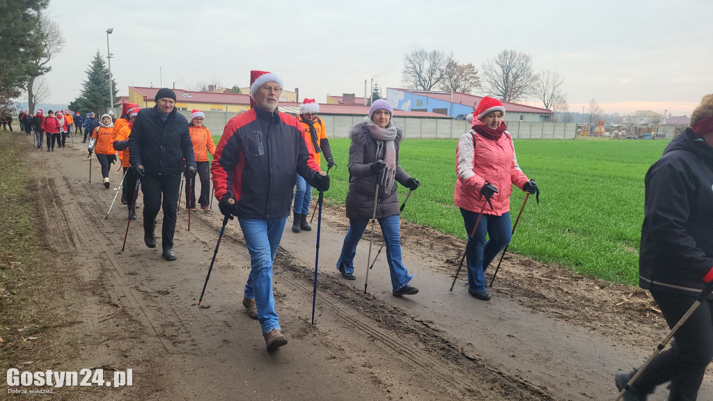Piąty Mikołajkowy Marsz Nordic Walking w Dzięczynie