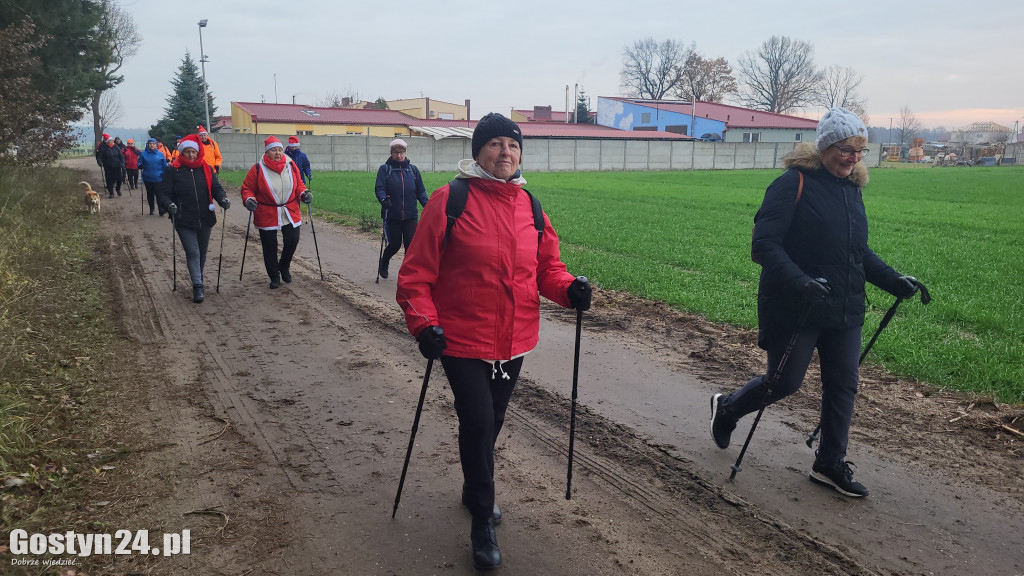 Piąty Mikołajkowy Marsz Nordic Walking w Dzięczynie