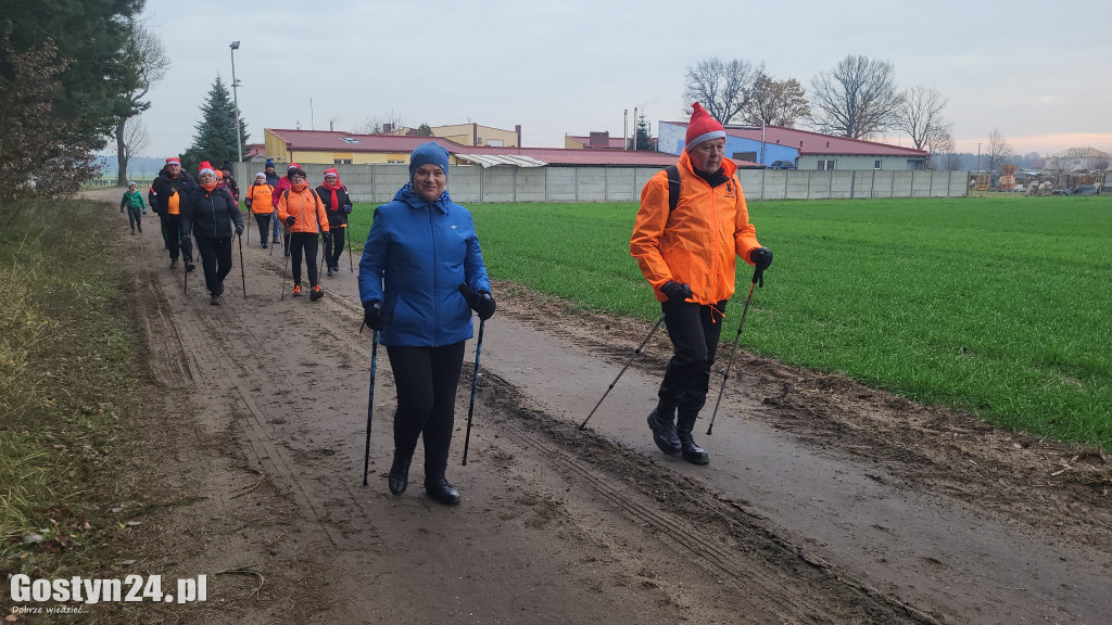 Piąty Mikołajkowy Marsz Nordic Walking w Dzięczynie