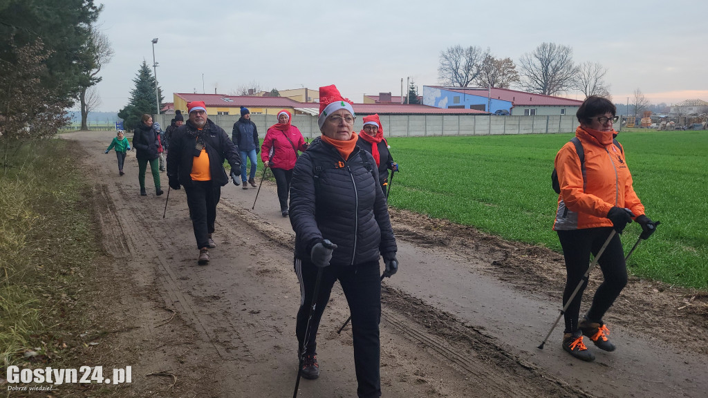 Piąty Mikołajkowy Marsz Nordic Walking w Dzięczynie