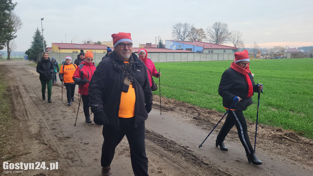 Piąty Mikołajkowy Marsz Nordic Walking w Dzięczynie