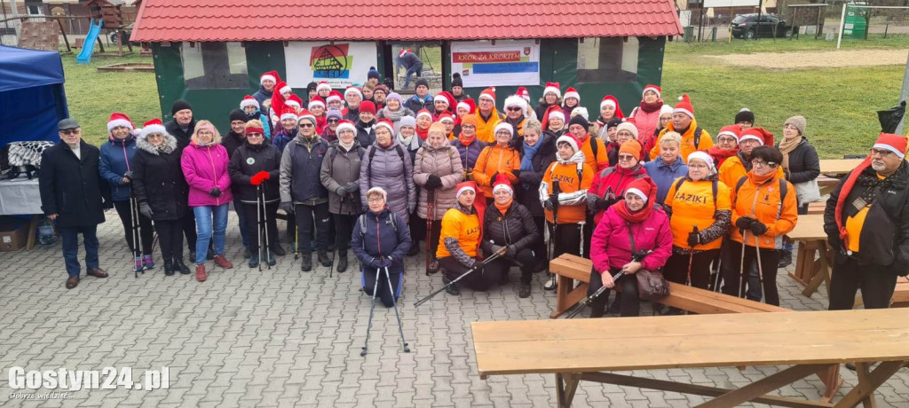 Piąty Mikołajkowy Marsz Nordic Walking w Dzięczynie