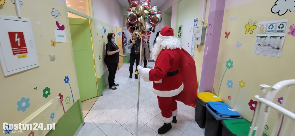 Mikołajki z Mondi w szpitalu i domu dziecka