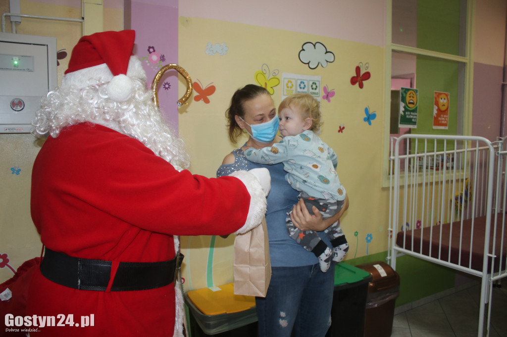 Mikołajki z Mondi w szpitalu i domu dziecka