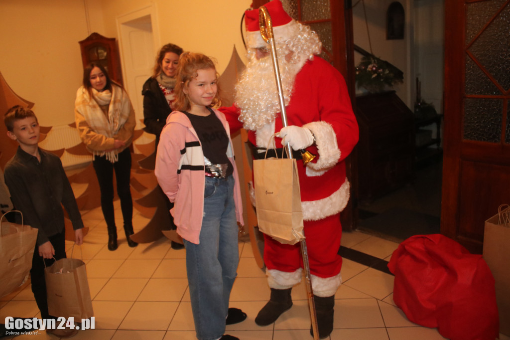 Mikołajki z Mondi w szpitalu i domu dziecka