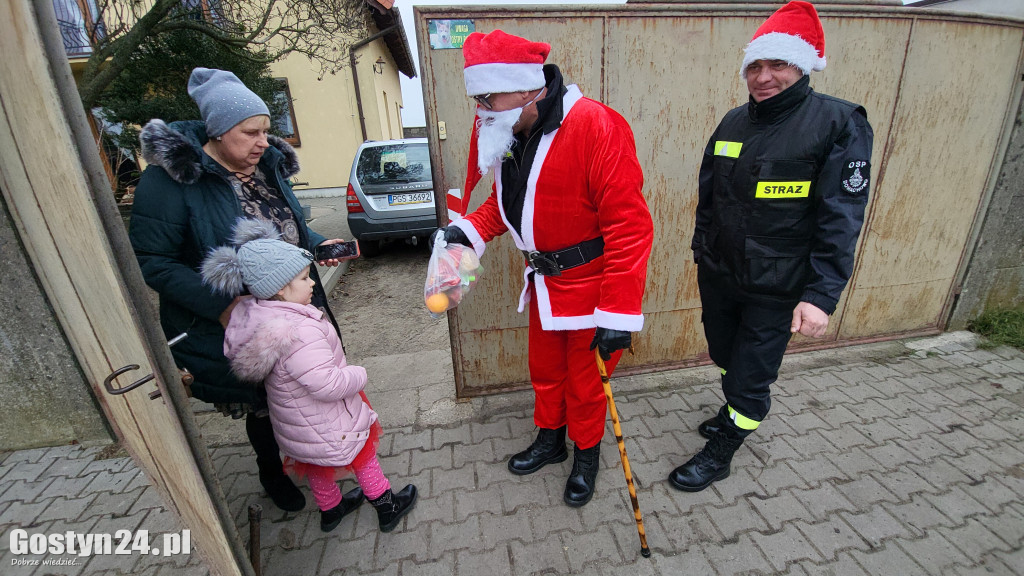 Mikołaj przyjechał pickupem do Domachowa