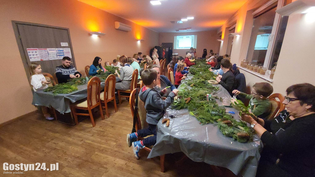 Tworzenie wianków bożonarodzeniowych w MGOK Borek Wlkp.
