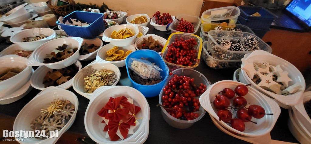 Tworzenie wianków bożonarodzeniowych w MGOK Borek Wlkp.
