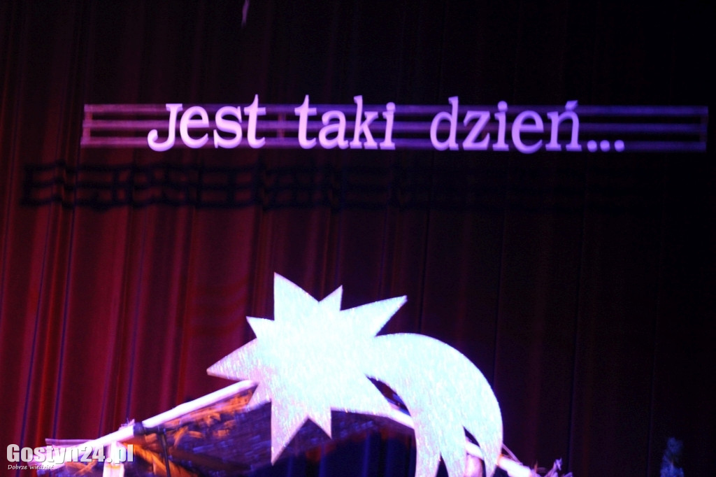 Teatralny spektakl w wykonaniu 