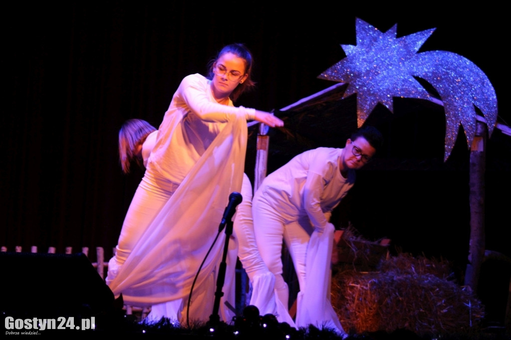 Teatralny spektakl w wykonaniu 