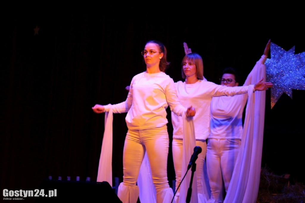 Teatralny spektakl w wykonaniu 