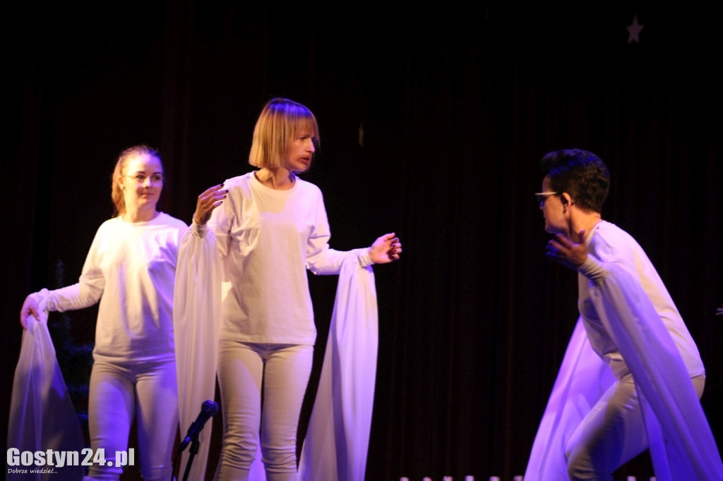 Teatralny spektakl w wykonaniu 