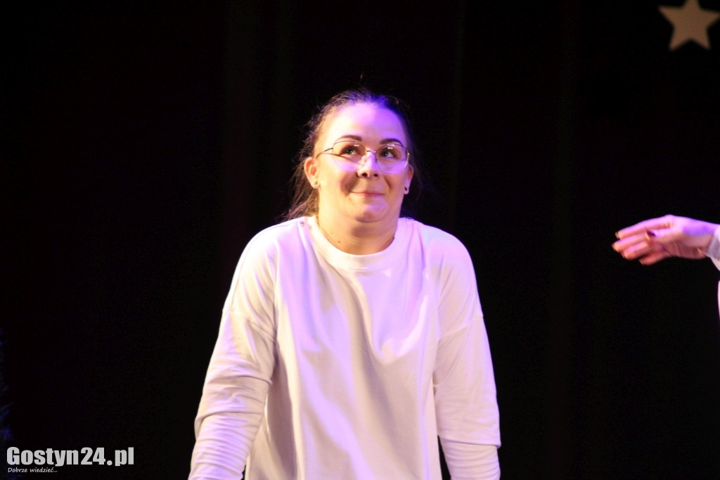 Teatralny spektakl w wykonaniu 