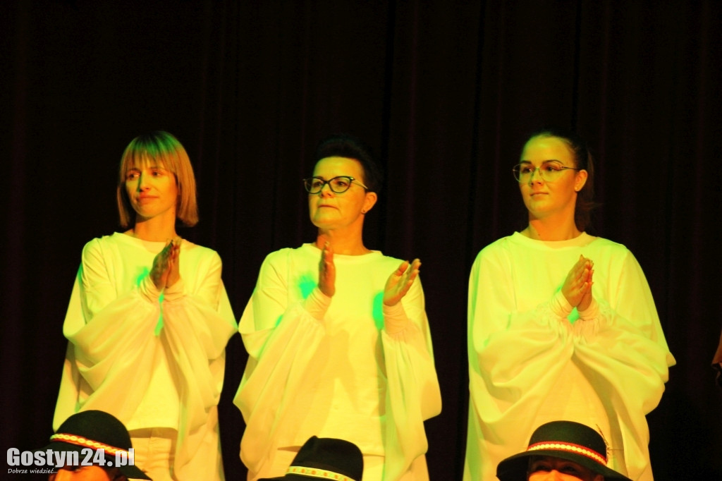Teatralny spektakl w wykonaniu 