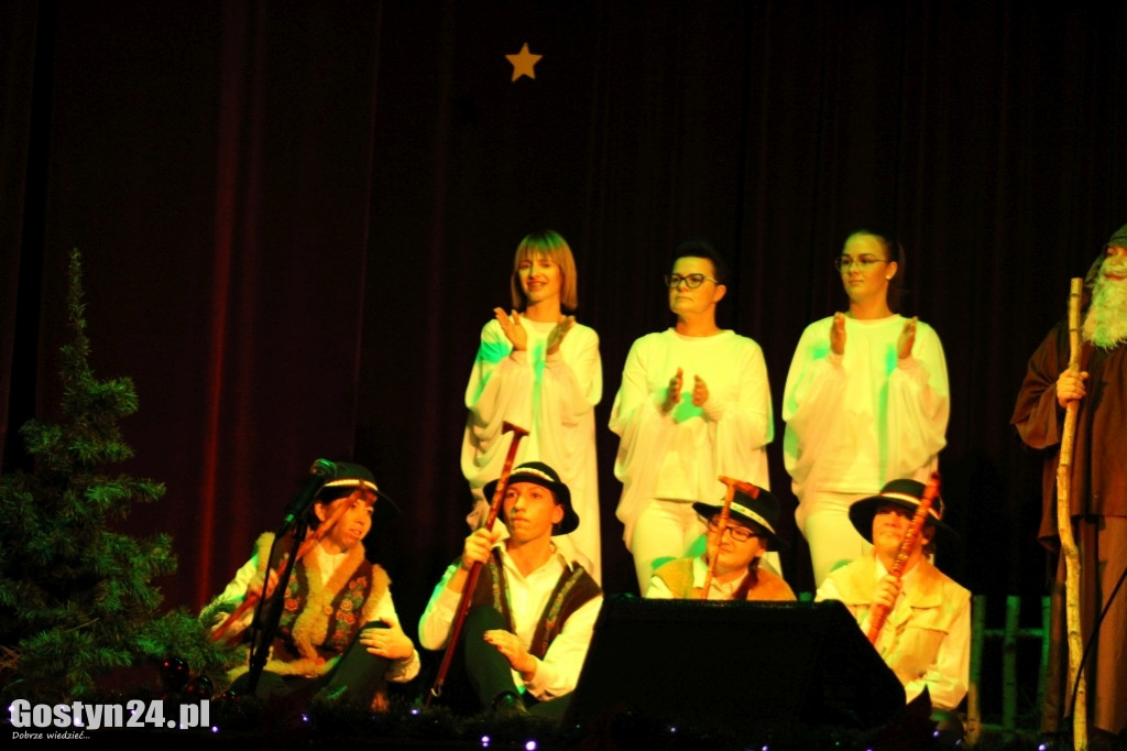 Teatralny spektakl w wykonaniu 