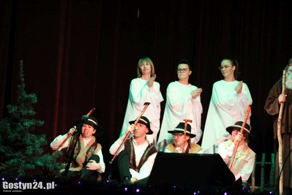 Teatralny spektakl w wykonaniu 