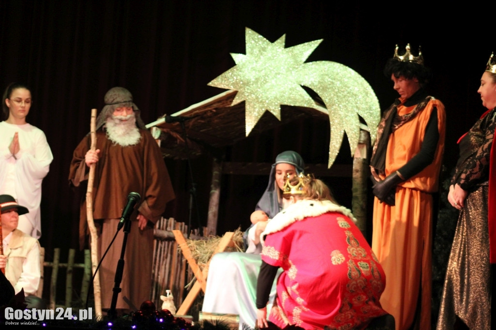 Teatralny spektakl w wykonaniu 