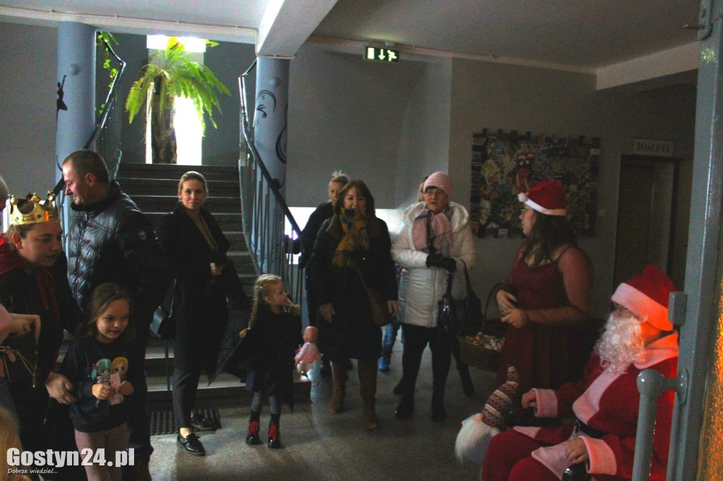 Teatralny spektakl w wykonaniu 