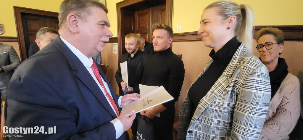 Powiatowe nagrody w konkursie na pracę magisterską