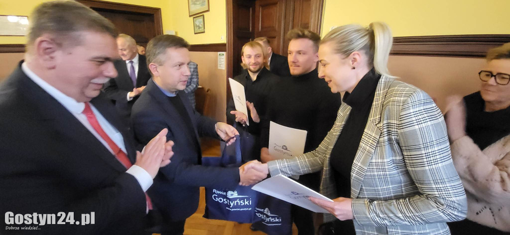Powiatowe nagrody w konkursie na pracę magisterską