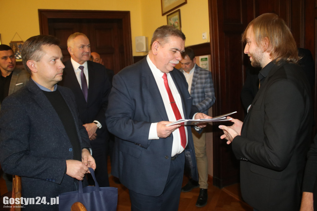 Powiatowe nagrody w konkursie na pracę magisterską