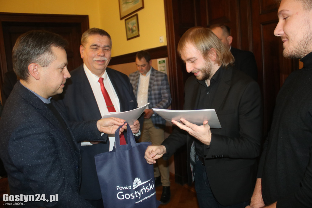 Powiatowe nagrody w konkursie na pracę magisterską