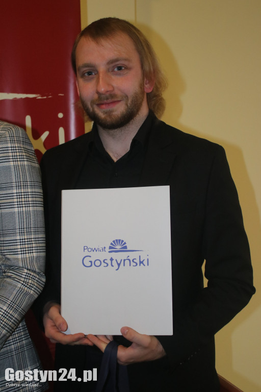 Powiatowe nagrody w konkursie na pracę magisterską