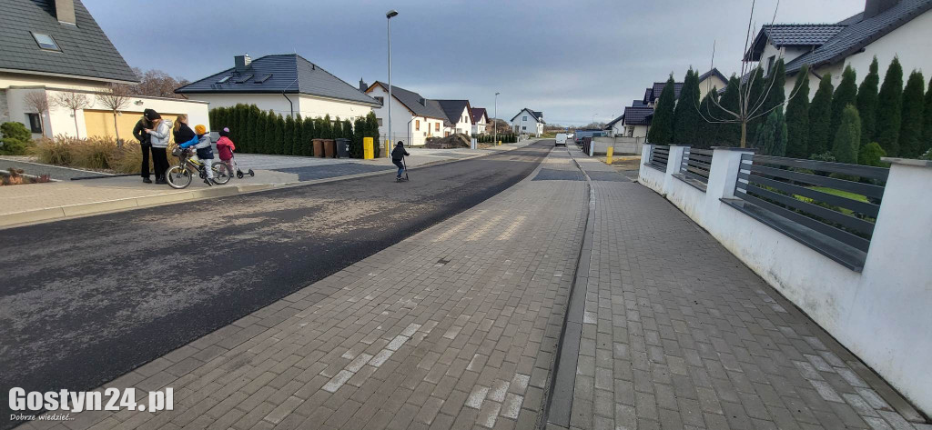 Otwarcie nowych dróg na osiedlu Berlinek w Poniecu